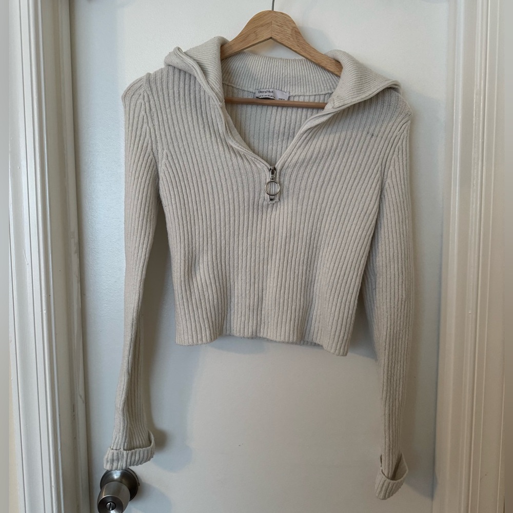 Zip up cropped Sweater Size M